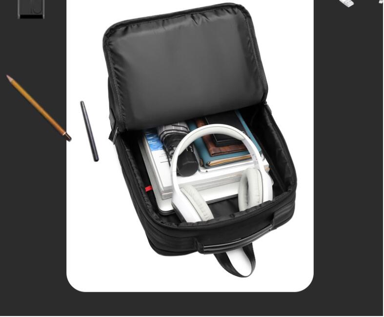 Ouverture de sac d'ordinateur portable de voyage d'affaires