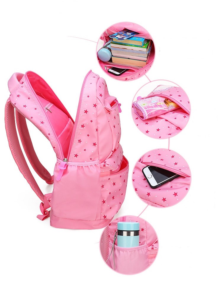 Ouverture du sac scolaire des filles