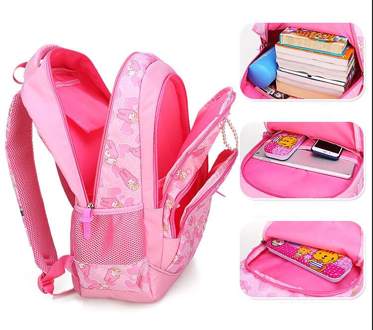 &Agrave; l'int&eacute;rieur des filles sac &agrave; dos