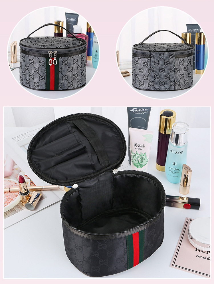 Spectacle int&eacute;rieur des kits de toilette PU