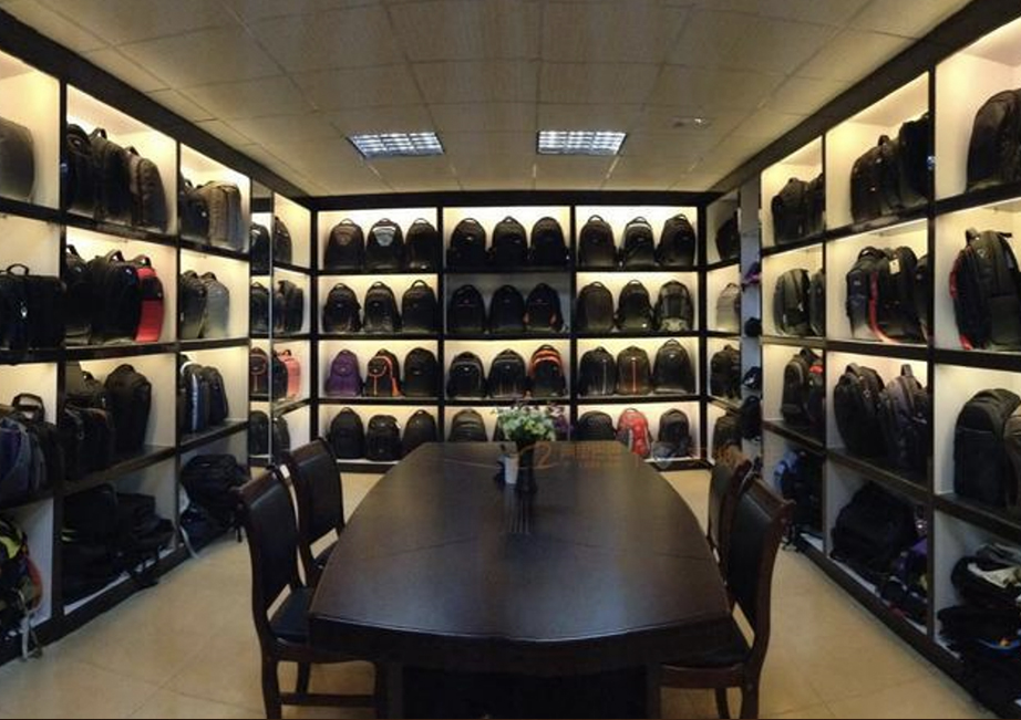 Shaodong Sacs \"Go \" Le monde. Shaodong Sacs devient une carte de visite faite par Hunan.