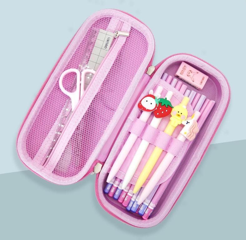 Ouverture de la bo&icirc;te &agrave; stylo de bande dessin&eacute;e Eva 3D