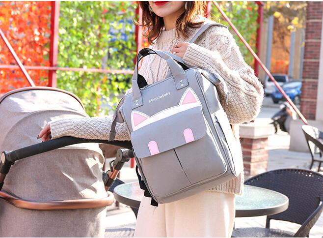 Mod&egrave;le Show of Grey Maman Sac