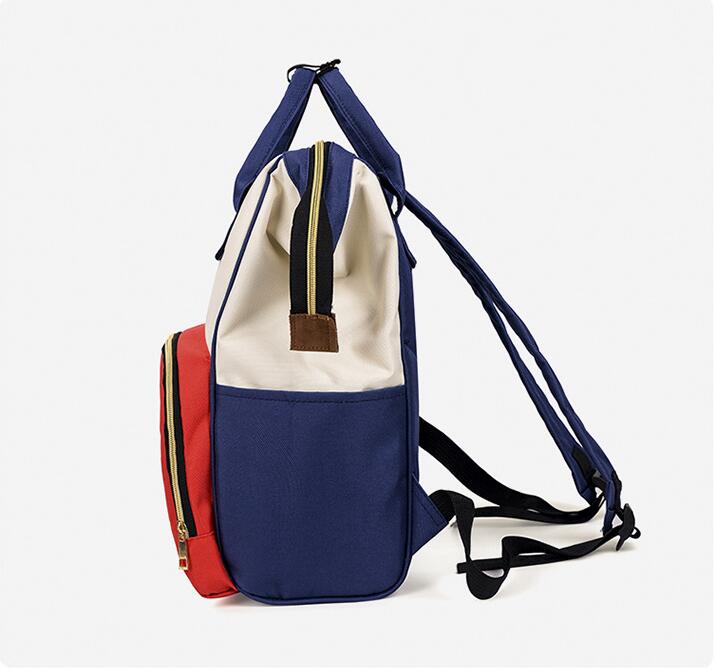 Vue de c&ocirc;t&eacute; Sac &agrave; dos de maman